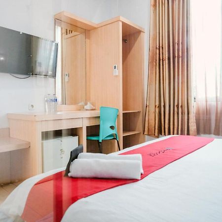 Reddoorz Premium At Hotel T-One Jambi Tanjungjohor Exterior foto