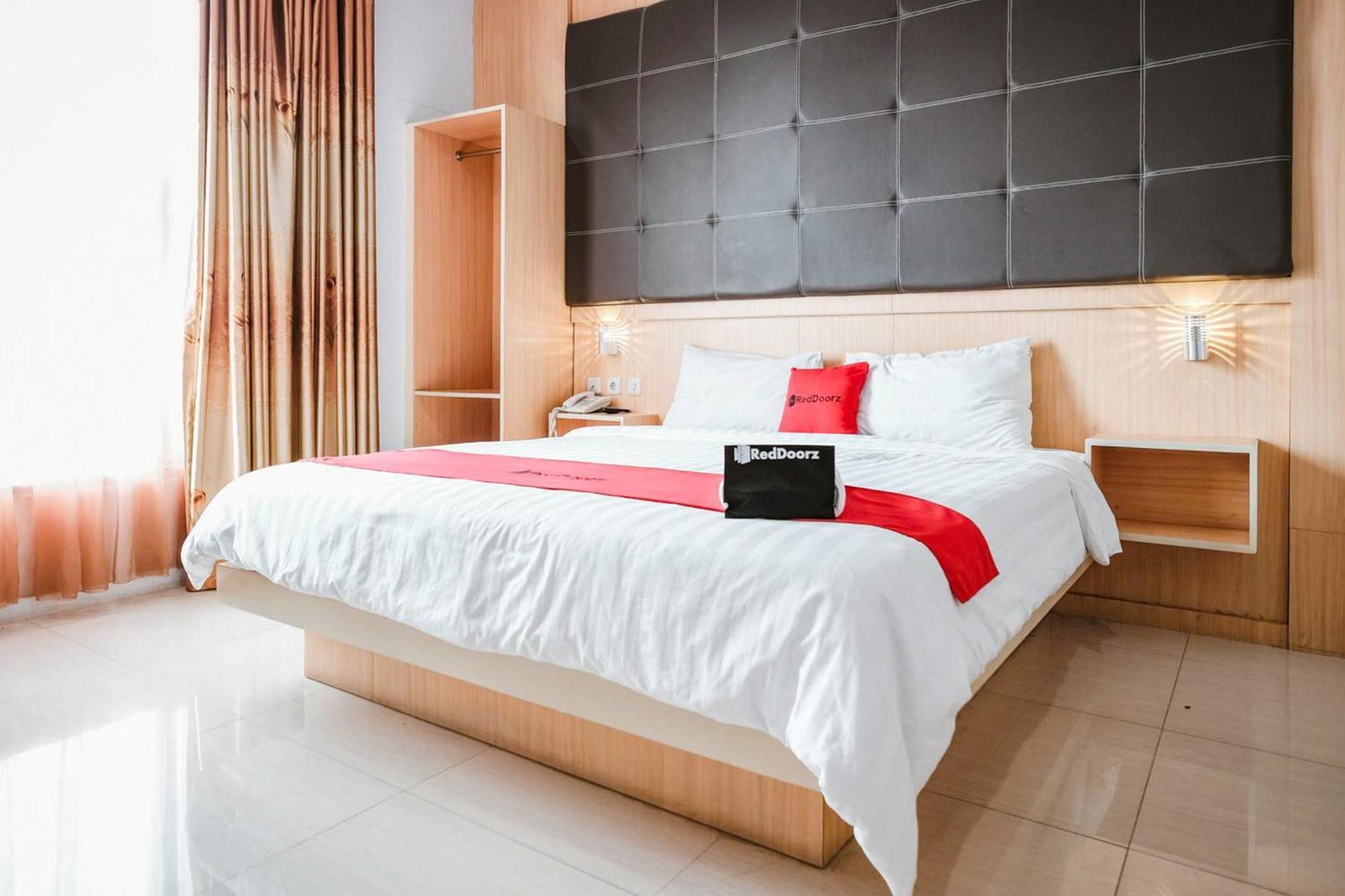 Reddoorz Premium At Hotel T-One Jambi Tanjungjohor Exterior foto