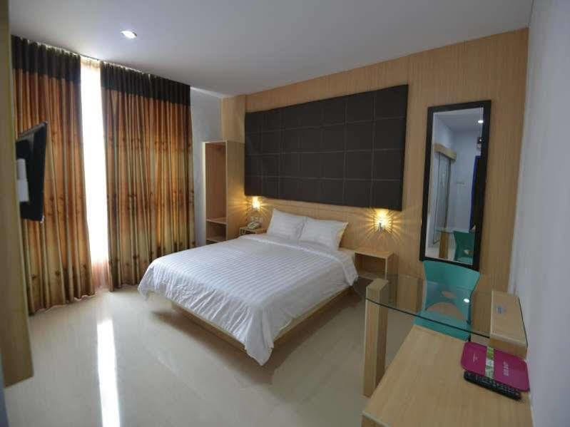 Reddoorz Premium At Hotel T-One Jambi Tanjungjohor Exterior foto